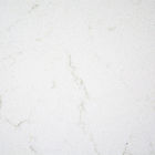 7.5Mohs White Carrara Quartz Stone สำหรับกระเบื้องปูพื้นห้องนั่งเล่น