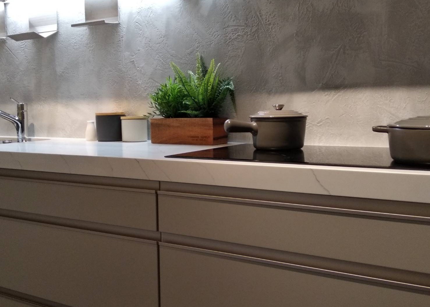 หินควอตซ์ตัดยูวี